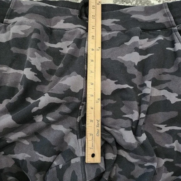 Athleta black camo women's size 2X capri sweatpants - Picture 5 of 7